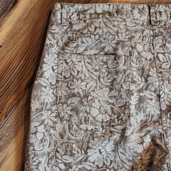 Vtg Christopher & Banks Tan Floral Stretch Cropped Capris Pockets Wms Size 8 - Picture 10 of 16